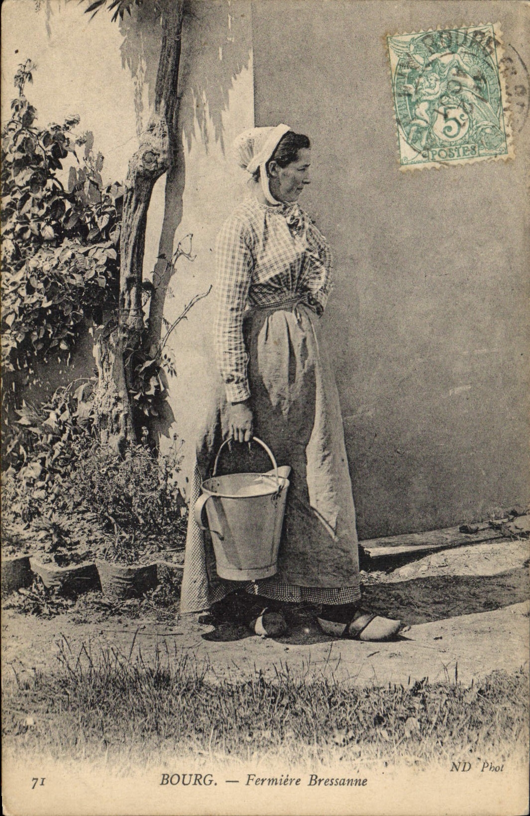 CPA Folklore Bresse Bourg Fermiere Bressanne