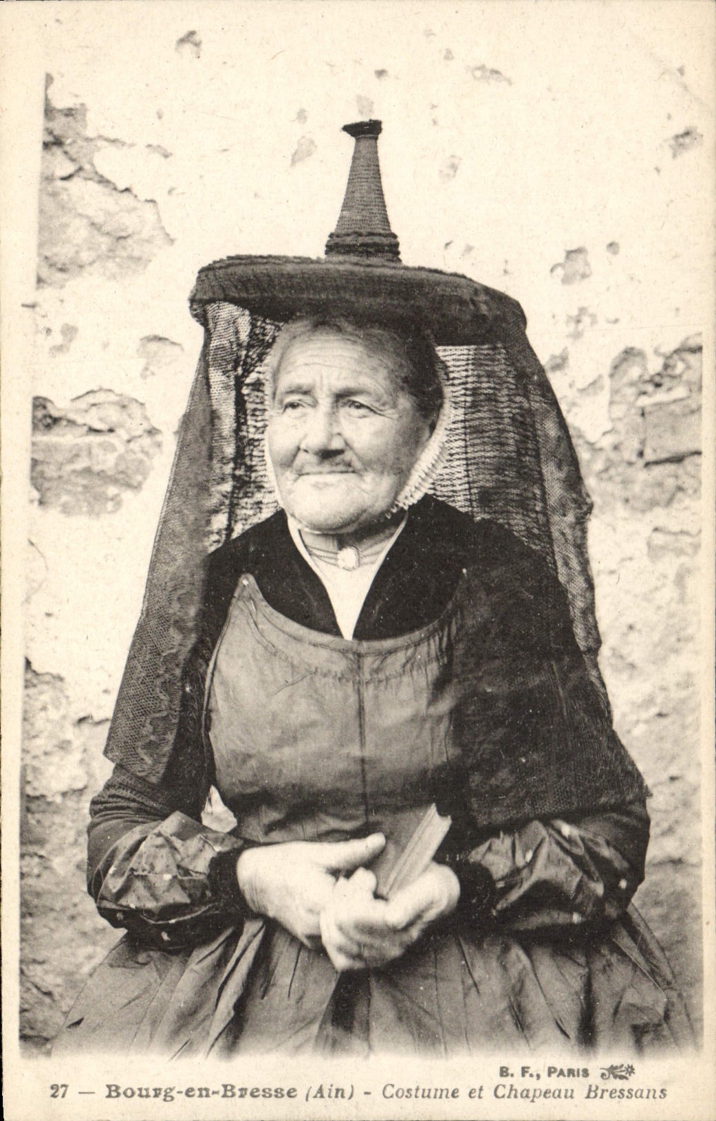 CPA Folklore Bresse Bourg en Bresse Costume et chapeau Bressans