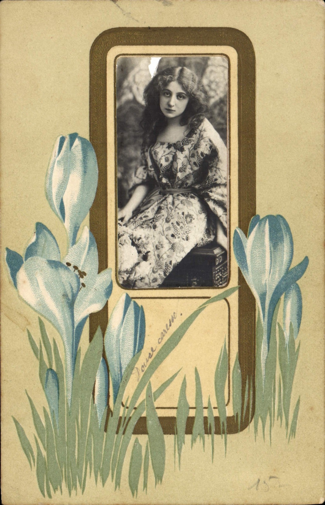 Femme en robe fleurie — portrait encadré — éditeur Douce Carne, n° 157