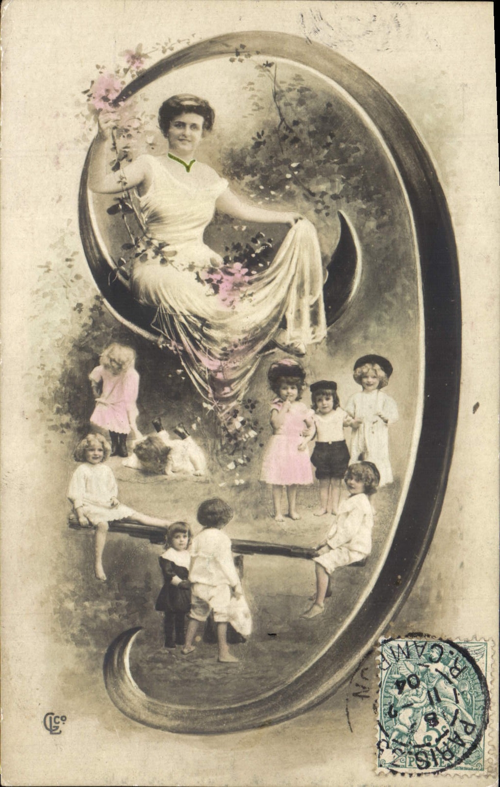 Femme assise sur une lune entourée d'enfants — C.C.° — n° 116