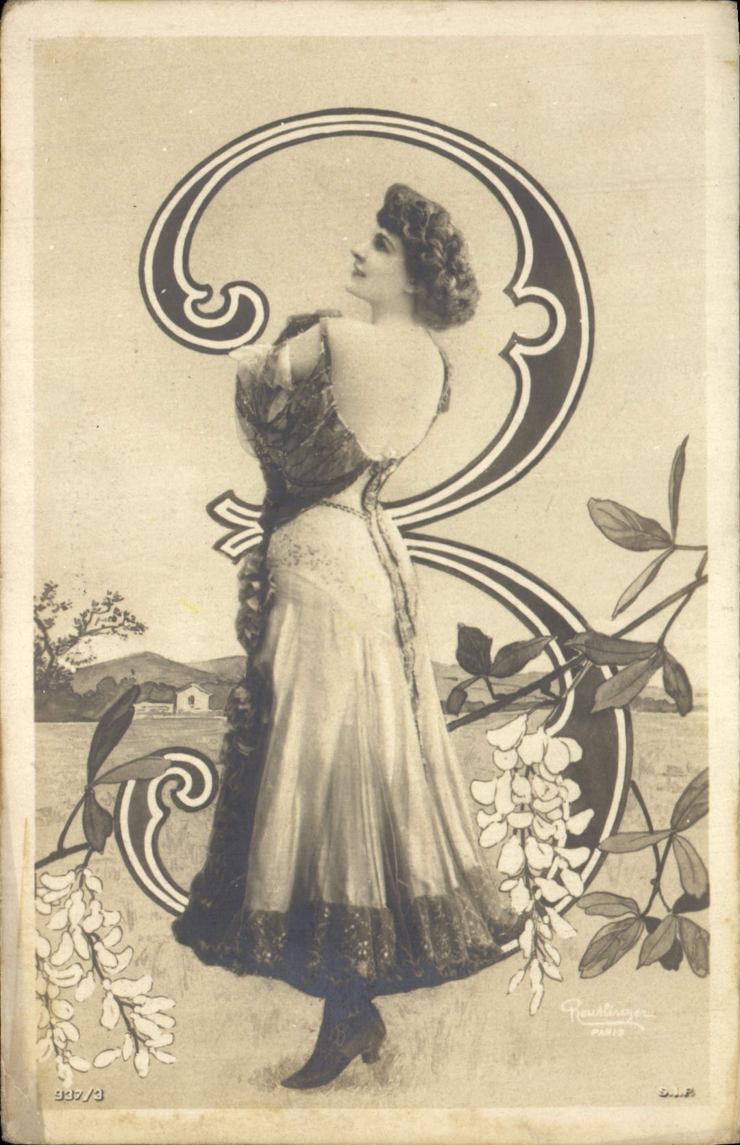Femme en robe élégante — décor floral et Art Nouveau — Fleutlinger, Paris, n° 937/3