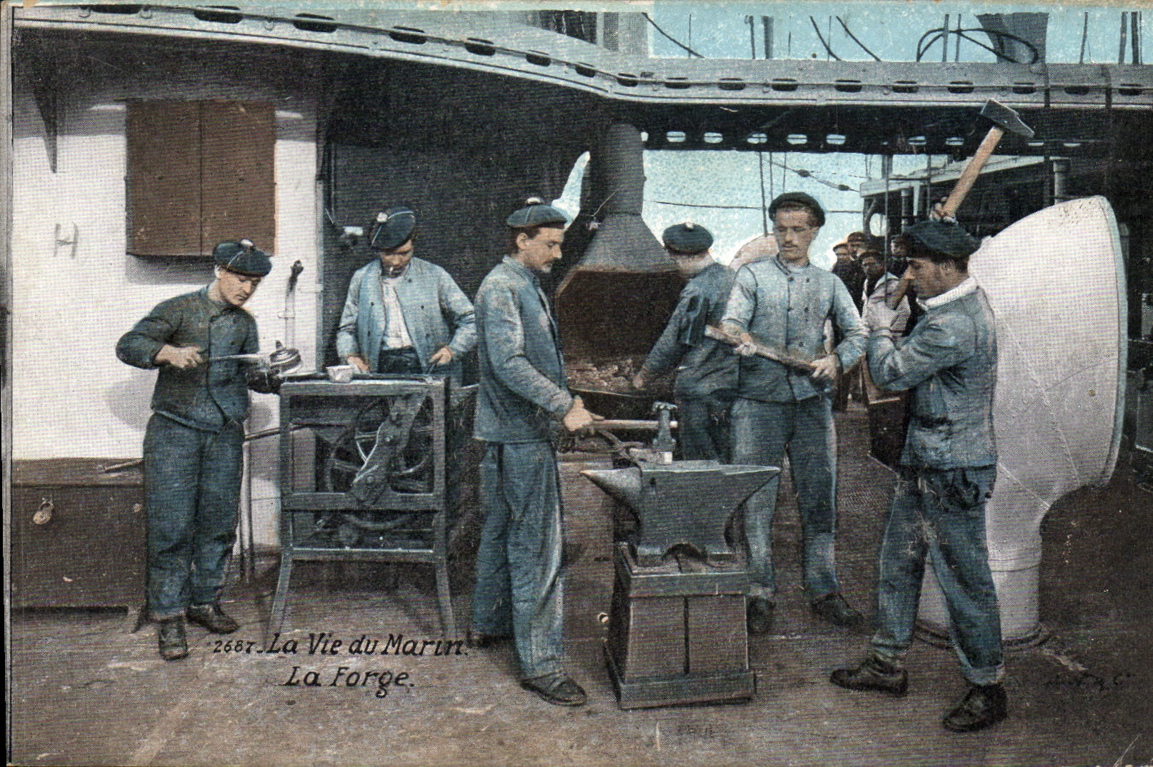 CPA Militaria Marins La vie du marin La forge Forgeron