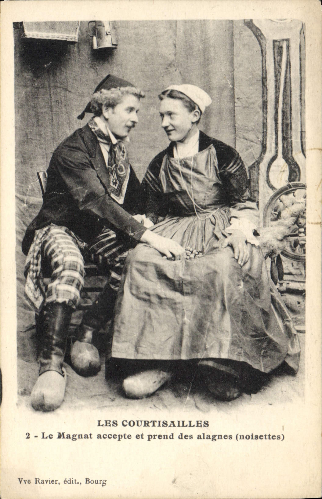 CPA Folklore Les courtisailles Le magnat accepte et prend des alagnes noisettes 