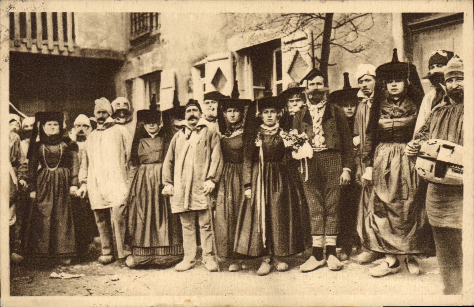 CPA Folklore Anciens costumes Bressans Noce 