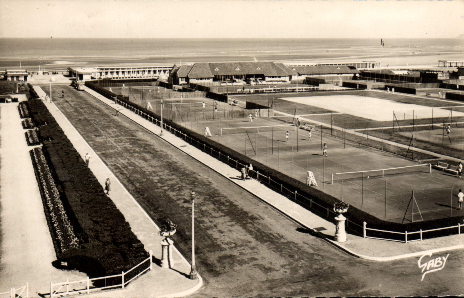 CPM Tennis Deauville La Plage fleurie 