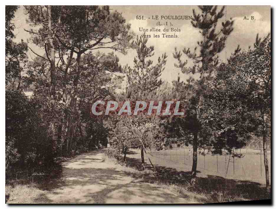 CPA Tennis Le Pouliguen Une allee du bois vers les tennis 