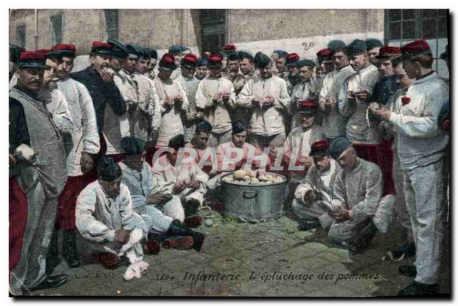 CPA Militaria Infanterie L'epluchage des pommes 