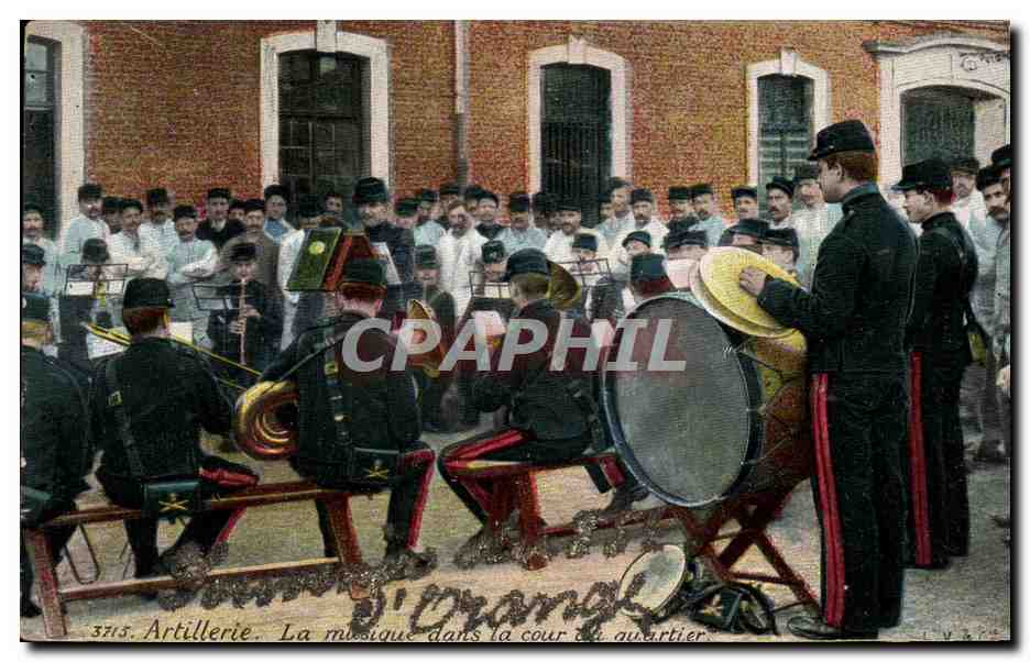 CPA Militaria Orange Artillerie La musique dans la cour du quartier 