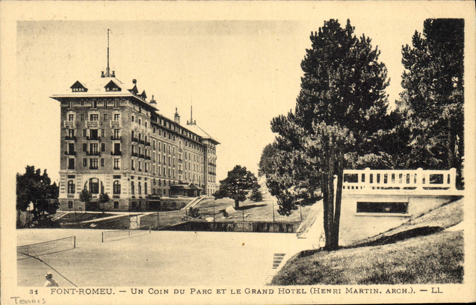 Font-Romeu — Un Coin du Parc et Le Grand Hotel (Henri Martin, Arch.) — LL