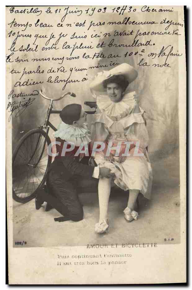 CPA Fantaisie Pierrot Pierrots Amour et bicyclette Velo Cycle 
