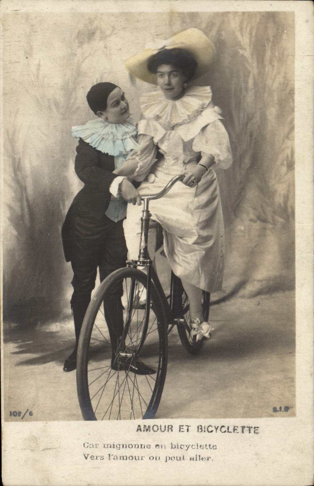 Amour et bicyclette — scène de studio — S.I.R. n° 102/6