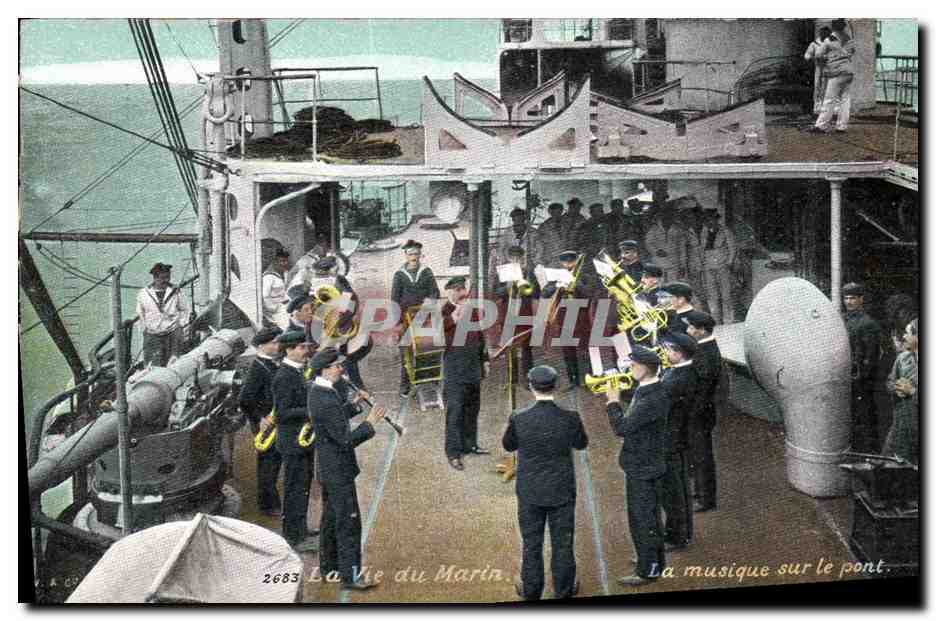CPA Militaria La vie du marin La musique sur le pont Cuivres 