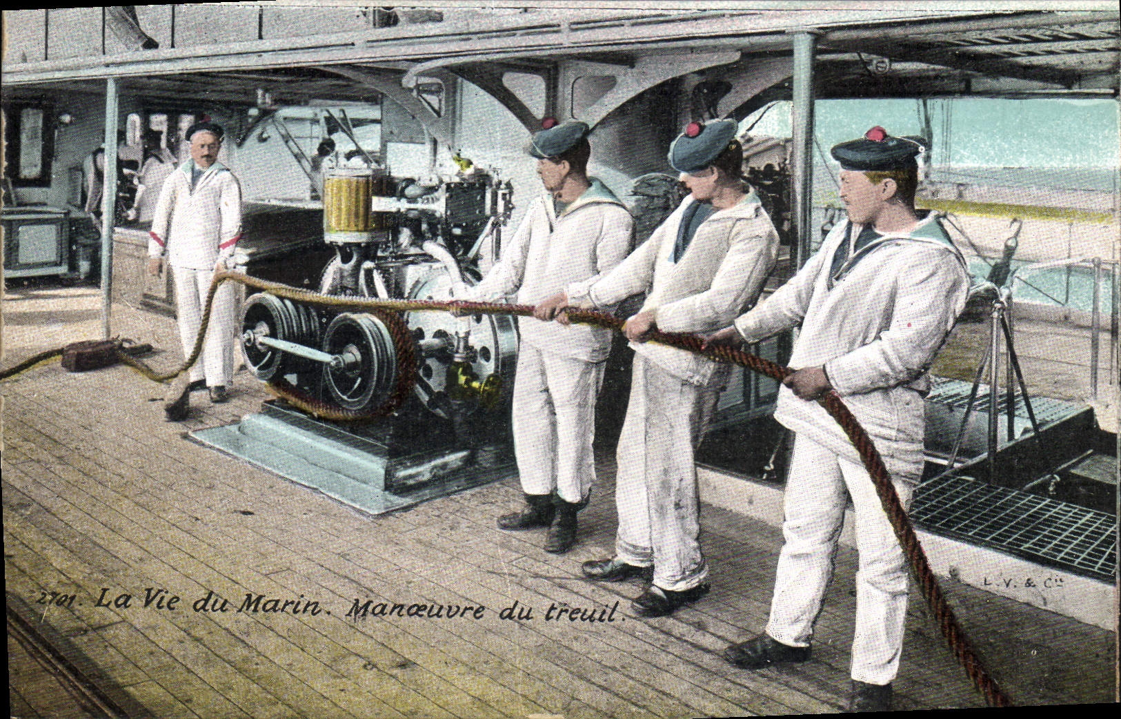 CPA Militaria La vie du marin Manoeuvre du treuil 