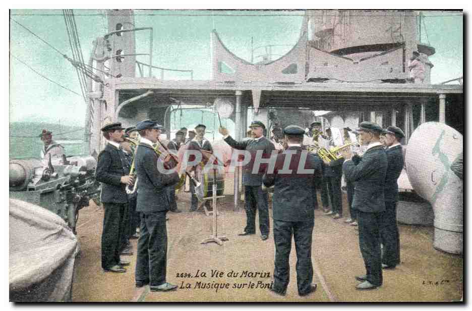 CPA Militaria La vie du marin La musique sur le pont 