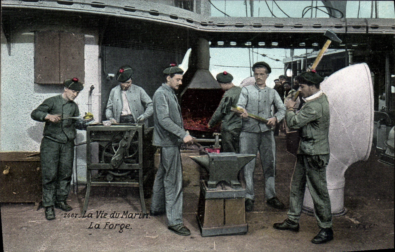 CPA Militaria La vie du marin La forge Forgeron 