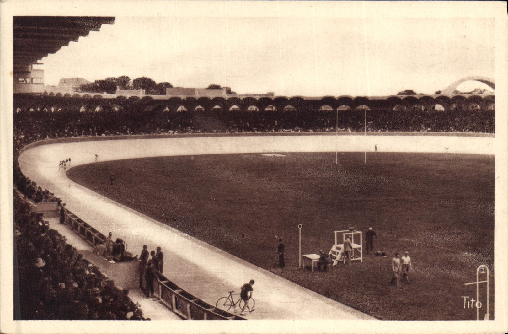 Stade municipal de Bordeaux — Le grand Tournant Nord — M. J. d'Welles arch.