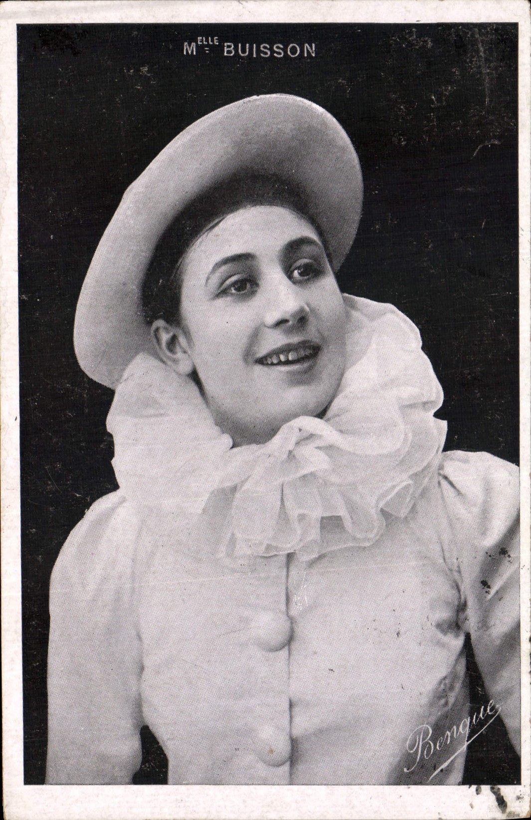 Mme Buisson — Portrait en costume de comédienne — Éditeur Benque - Anverso