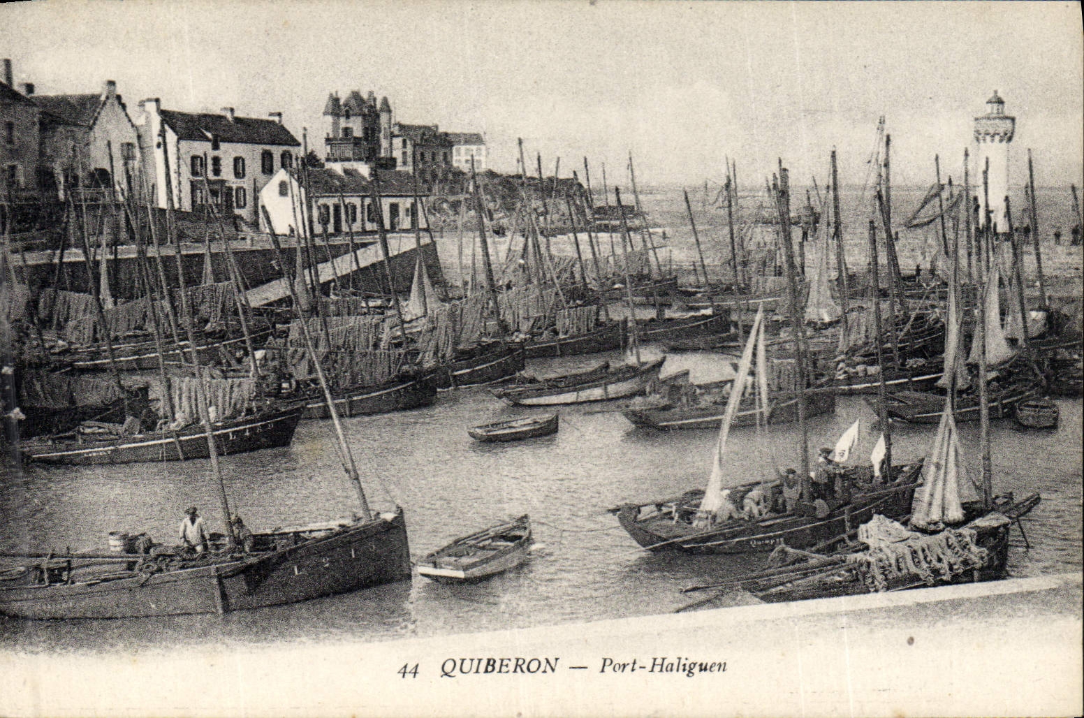 CPA Phare Quiberon Port Haliguen Bateaux de peche