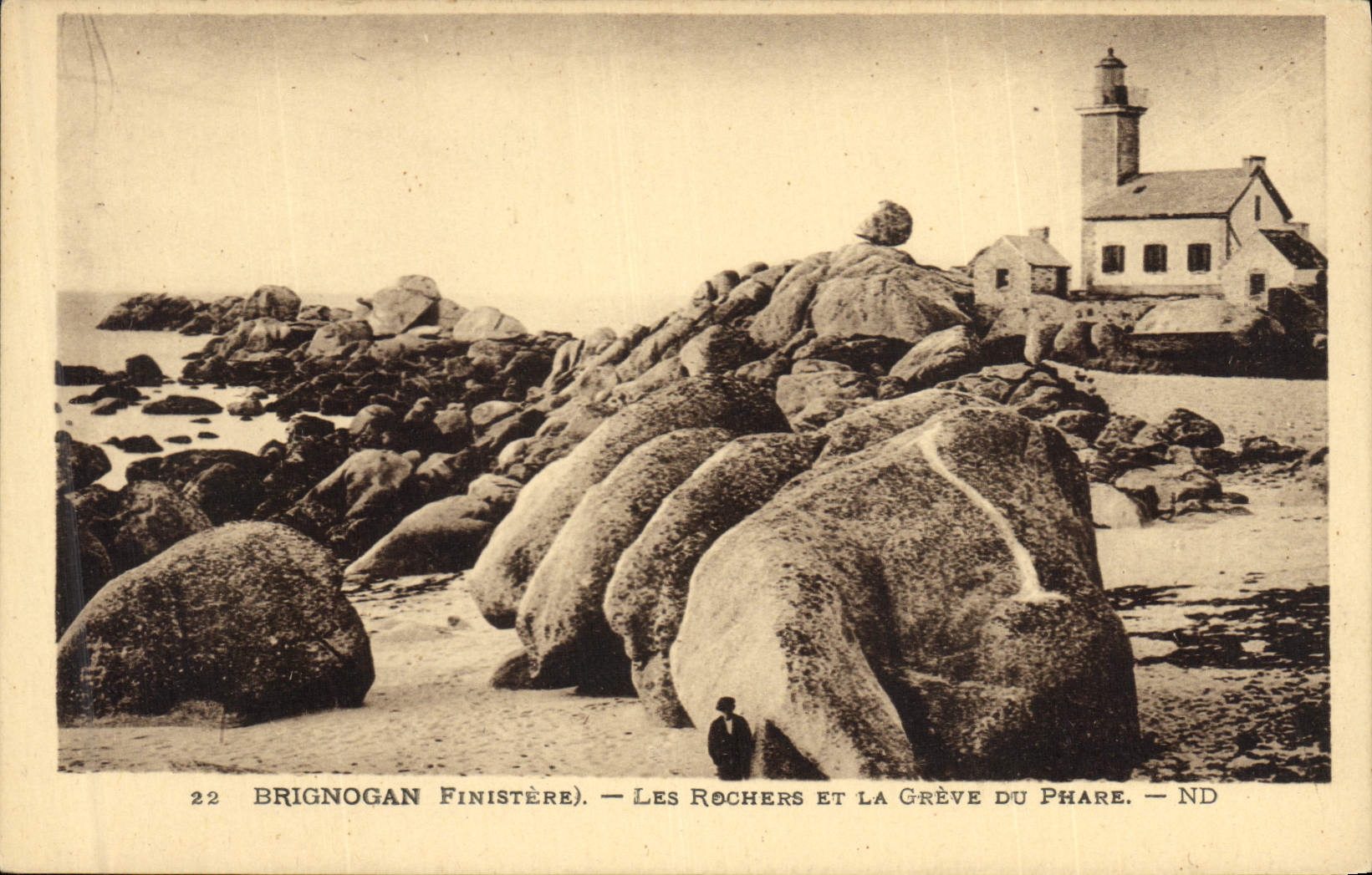 CPA Phare Brignogan Les rochers et la greve du phare