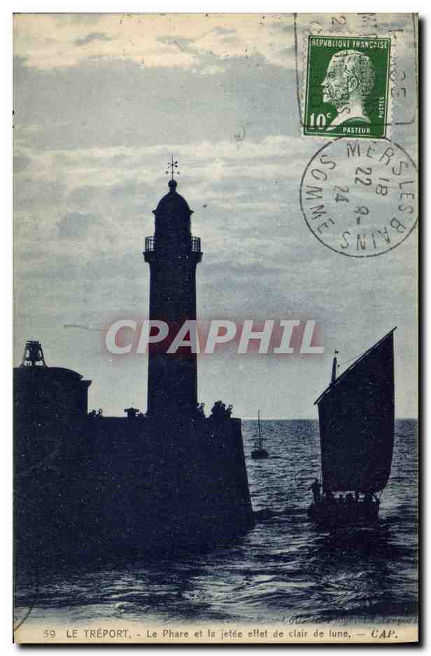 CPA Phare Le Treport Le phare et la jetee effet de clair de lune Bateau
