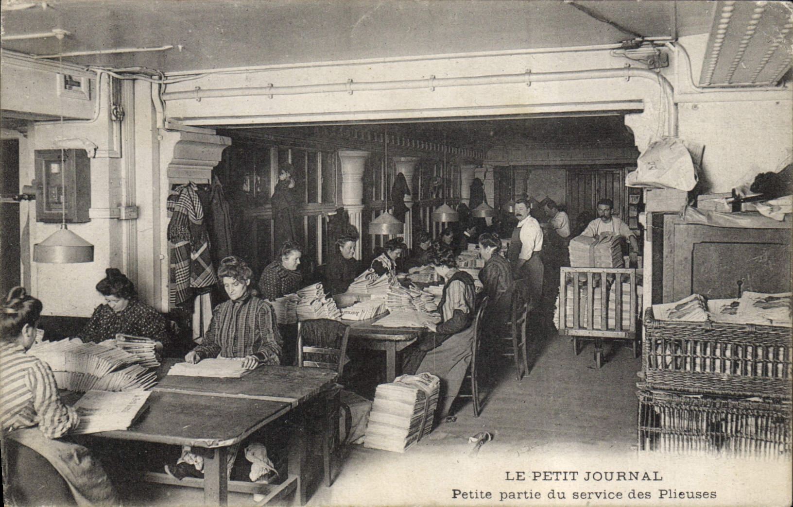 CPA Journaux Journal Le Petit Journal Petite partie du service des plieuses TOP 