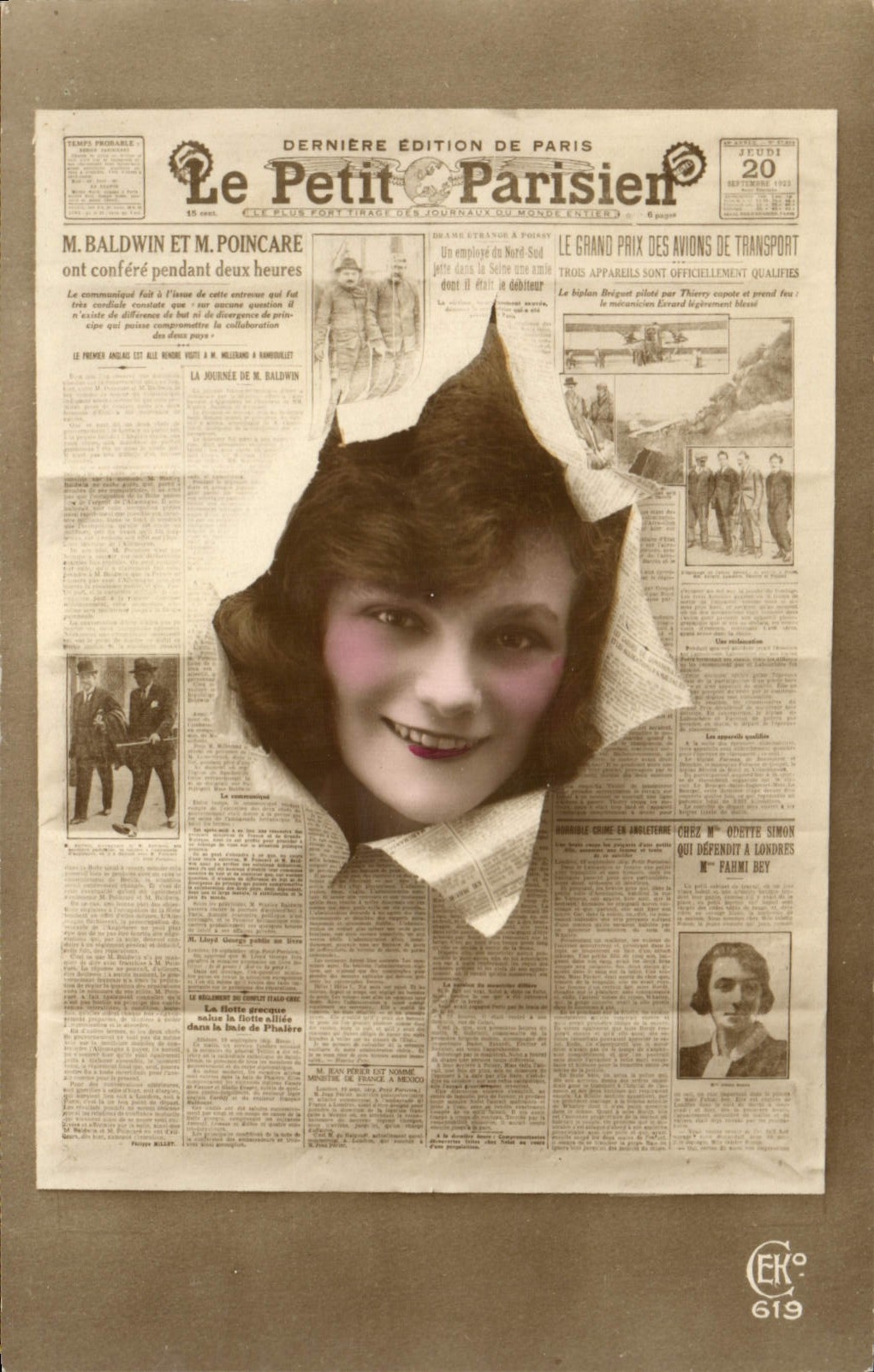 Femme souriante — superposée sur une page du journal Le Petit Parisien — édition du 20 septembre 1921, n° 619