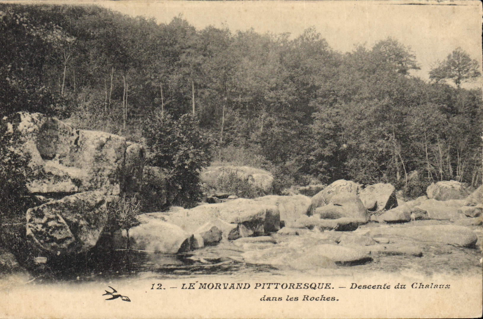 CPA Morvand Morvan Descente du Chalaux dans les roches 