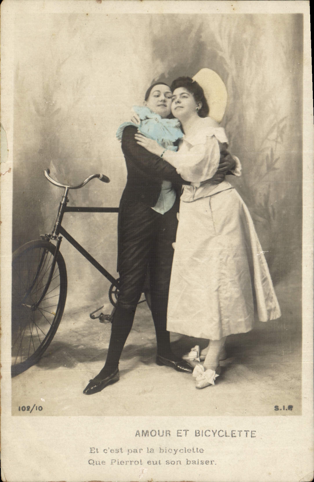 CPA Pïerrot Pierrots Amour et bicyclette Velo Cycle