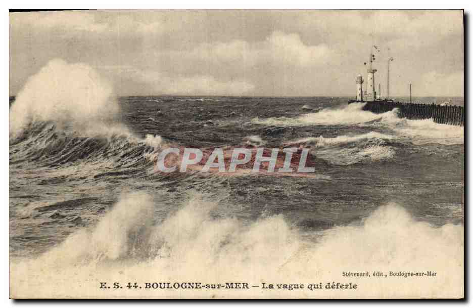 CPA Phare Boulogne sur Mer La vague qui deferle