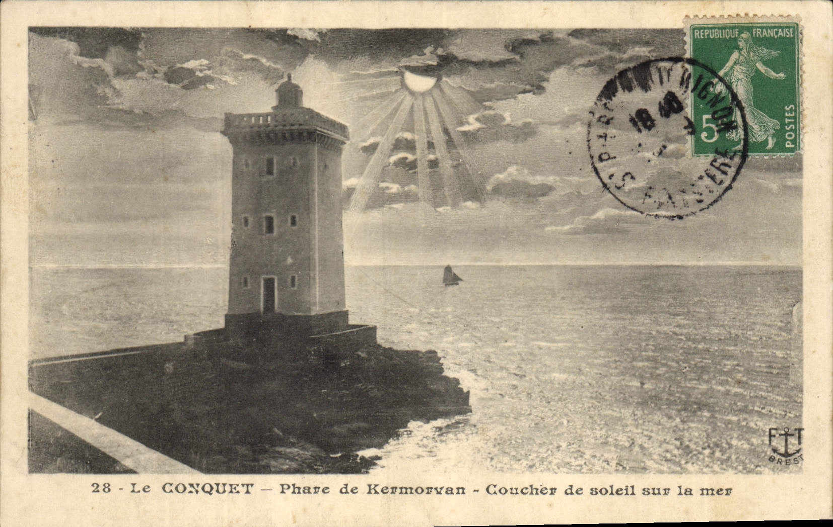 CPA Phare Le Conquet Phare de Kermorvan Coucher de soleil sur la mer