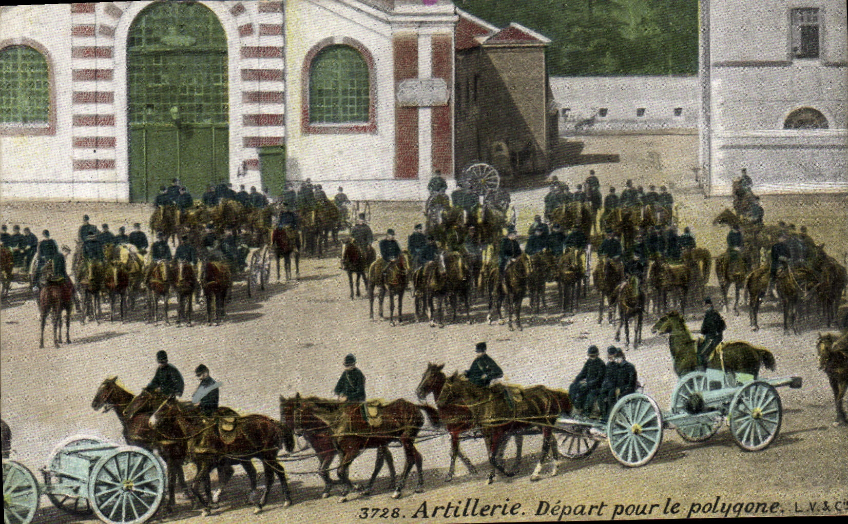 CPA Militaria Artillerie DEpart pour le polygone 