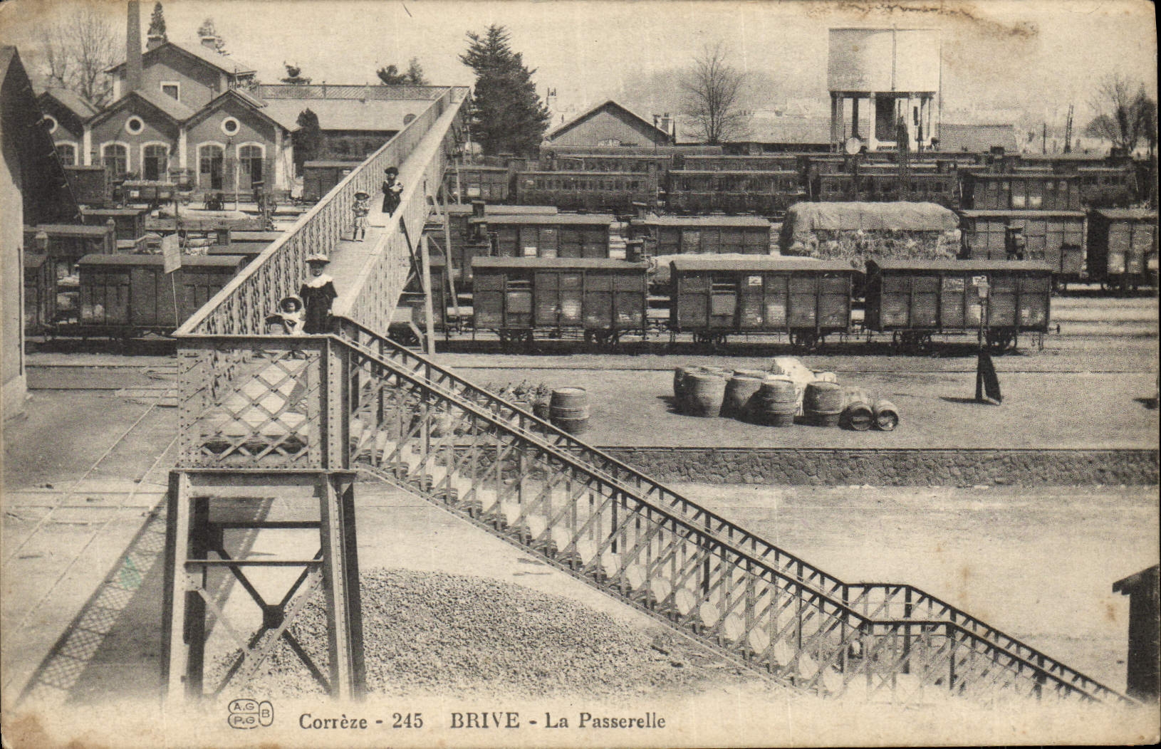 Brive - La Passerelle — Gare — éditeur A.C. Corrèze, n° 245