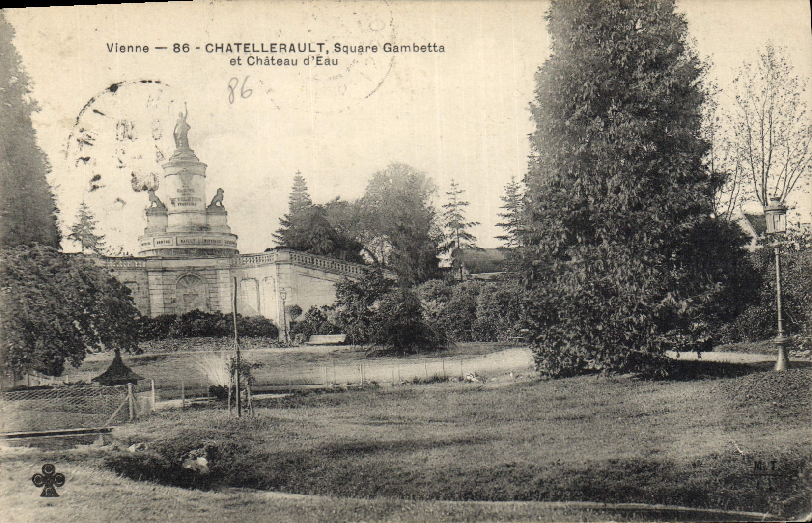 Châtellerault — Square Gambetta et Château d'Eau — éditeur M.T. n°86
