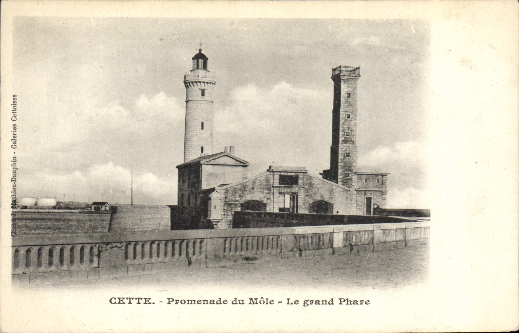 CPA Cette Promenade du Mole Le grand Phare 