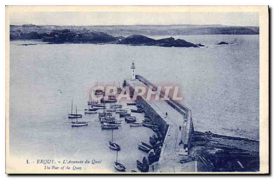 CPA Erquy L'avancee du quai Phare Bateaux