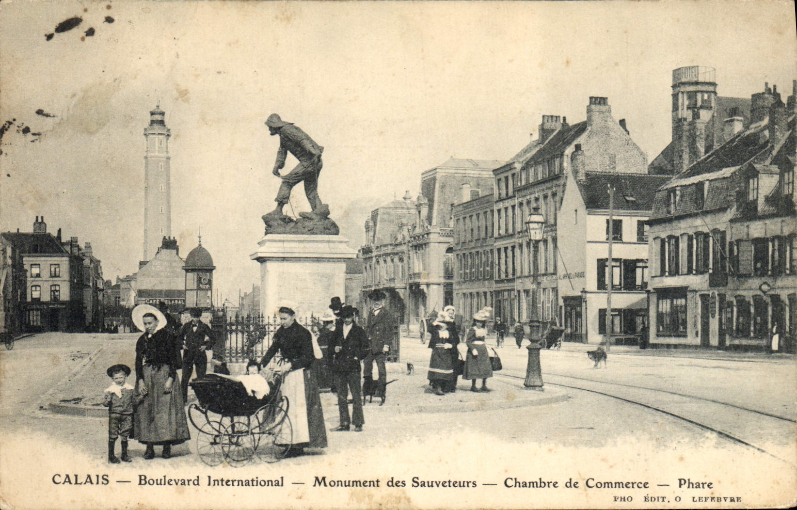 Calais — Boulevard International — Monument des Sauveteurs — Chambre de Commerce — Phare — Photo Édit. O. Lefèbvre