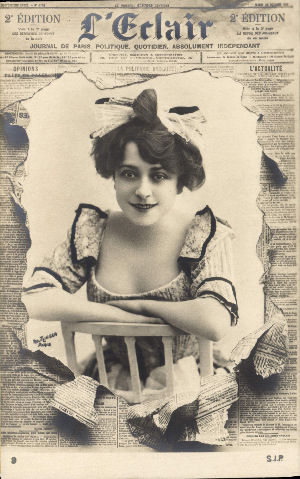 Femme en robe à volants — portrait sur fond de journal — L'Eclair, 2e édition