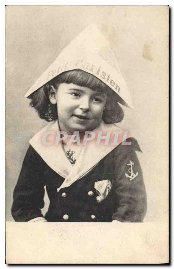Petite fille en tenue de marin — coiffée d'un chapeau en papier du journal 'Le Petit Parisien' — éditeur inconnu