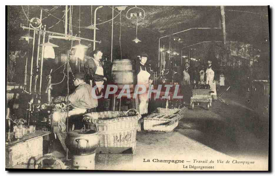 CPA Folklore Vigne Vendanges Champagne Travail du vin Le degorgement TOP