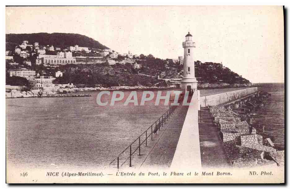 CPA Phare Nice L'entree du port Le phare et le Mont Boron