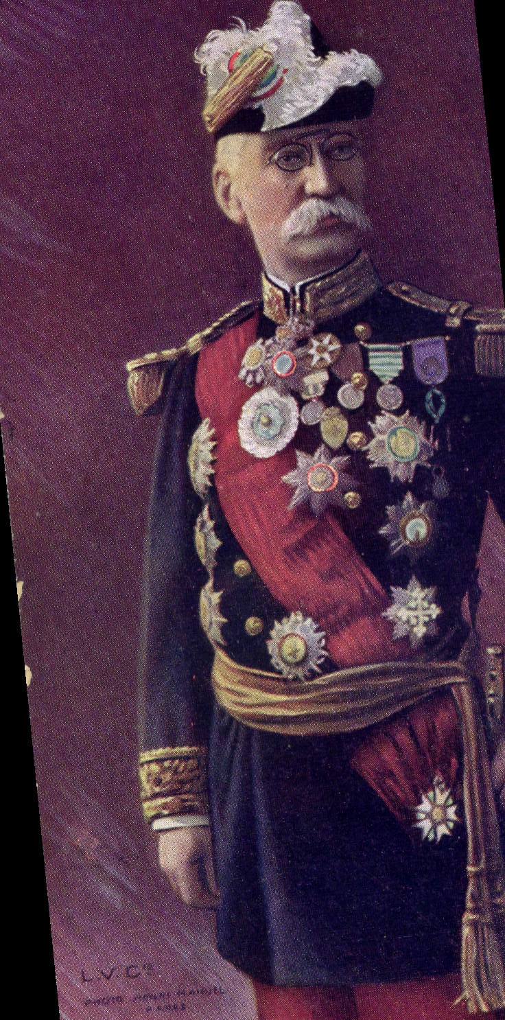 Portrait d'un officier décoré — Photo Henri Mahoull, Paris — L.V.C.5