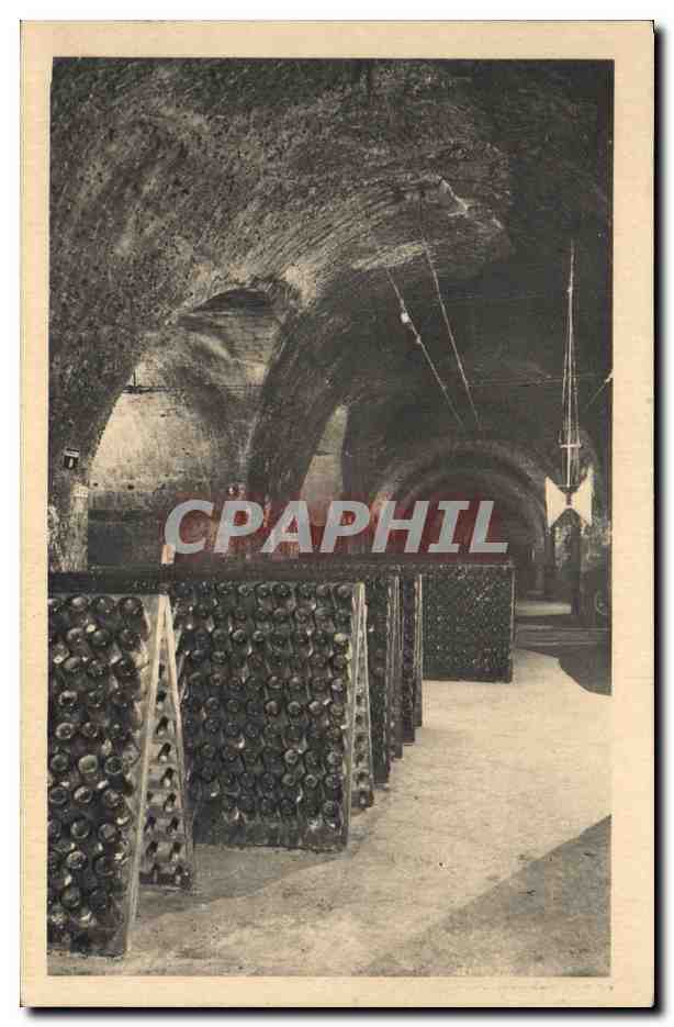 CPA Folklore Vin Vignobles Champagne Moet et Chandon Vins sur pupitres durant le remuage