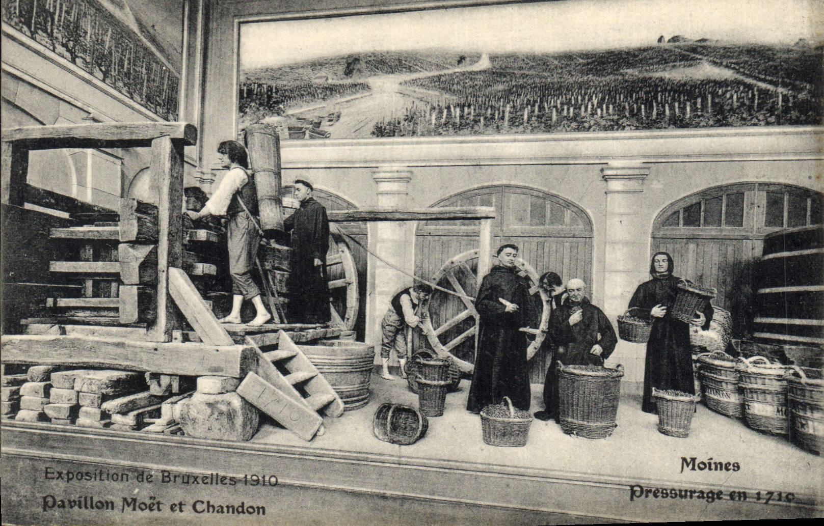Moines — Pressurage en 1710 — Pavillon Moët et Chandon, Exposition de Bruxelles 1910