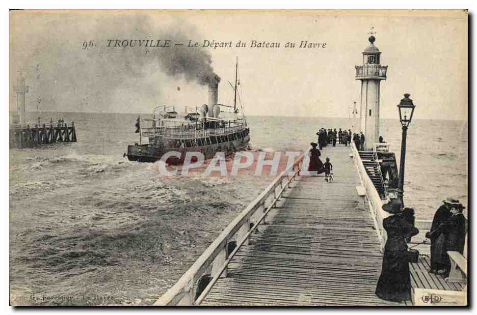 CPA Phare Trouville Le depart du bateau du Havre 
