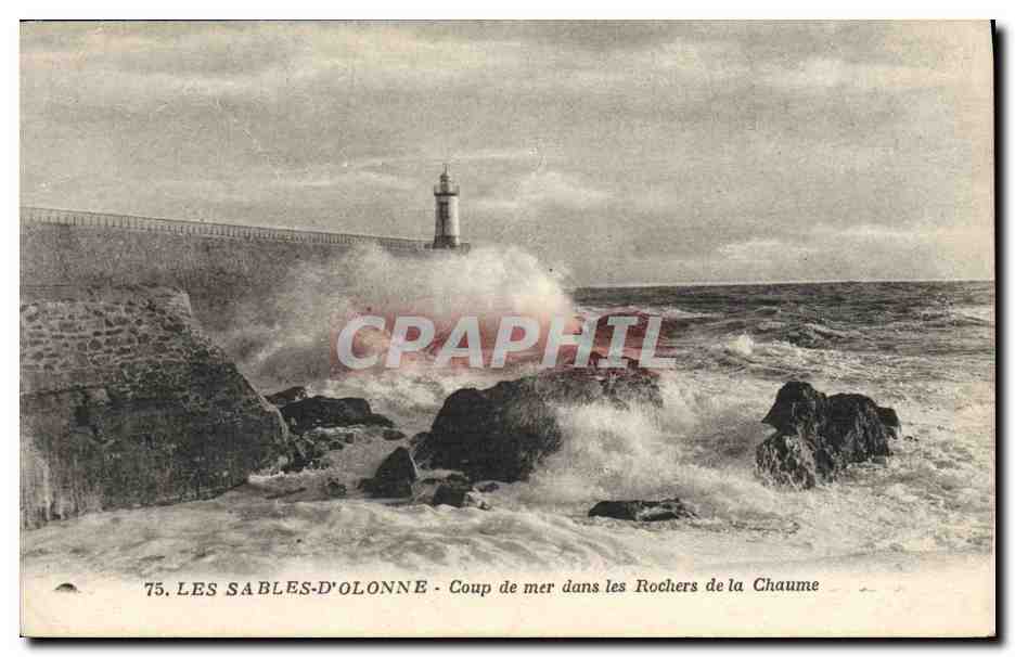 CPA Phare Les Sables d'Olonne Coup de mer dans les rochers de la Chaume 