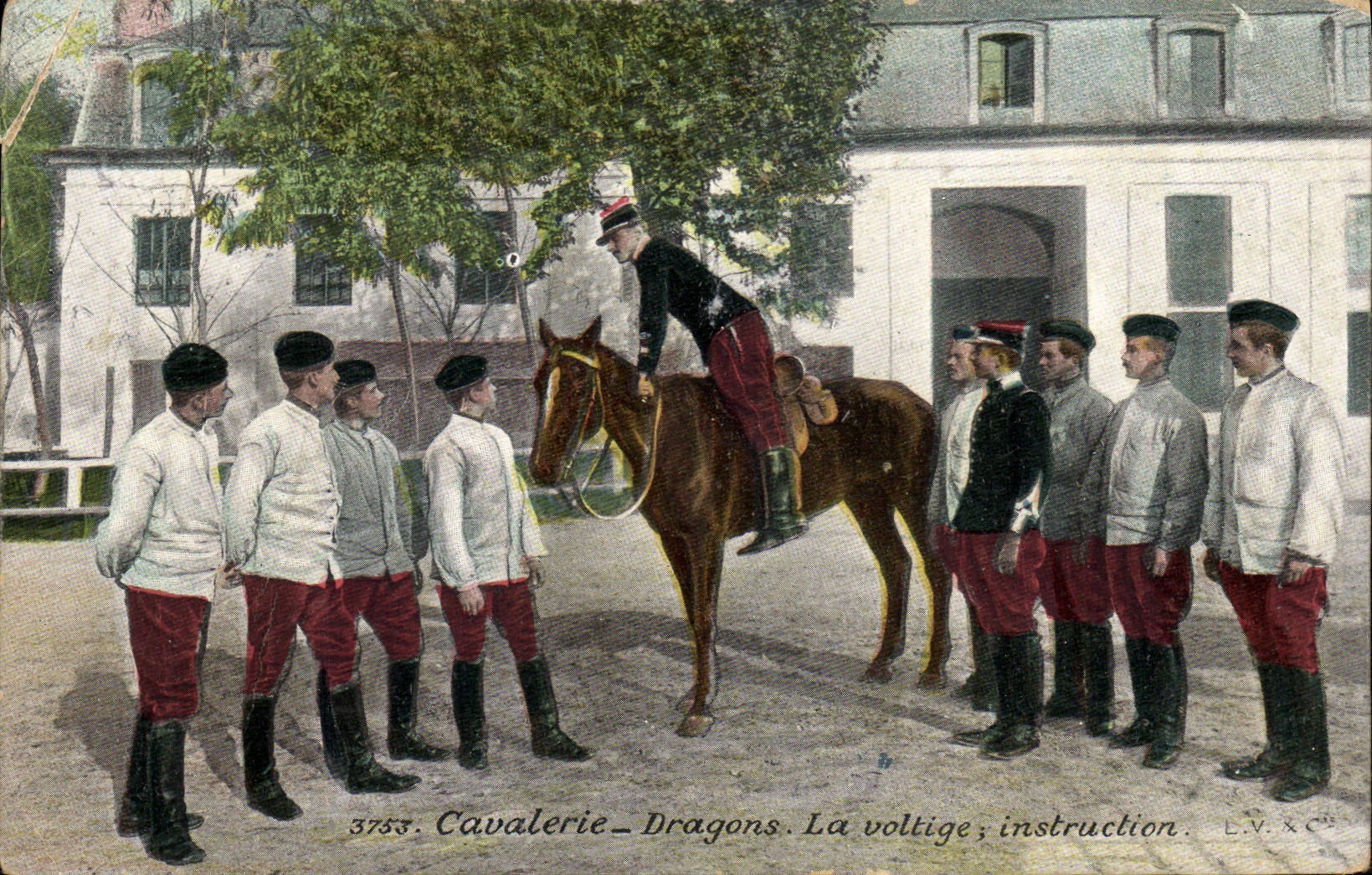 CPA Militaria Cavalerie Dragons La voltige instruction 