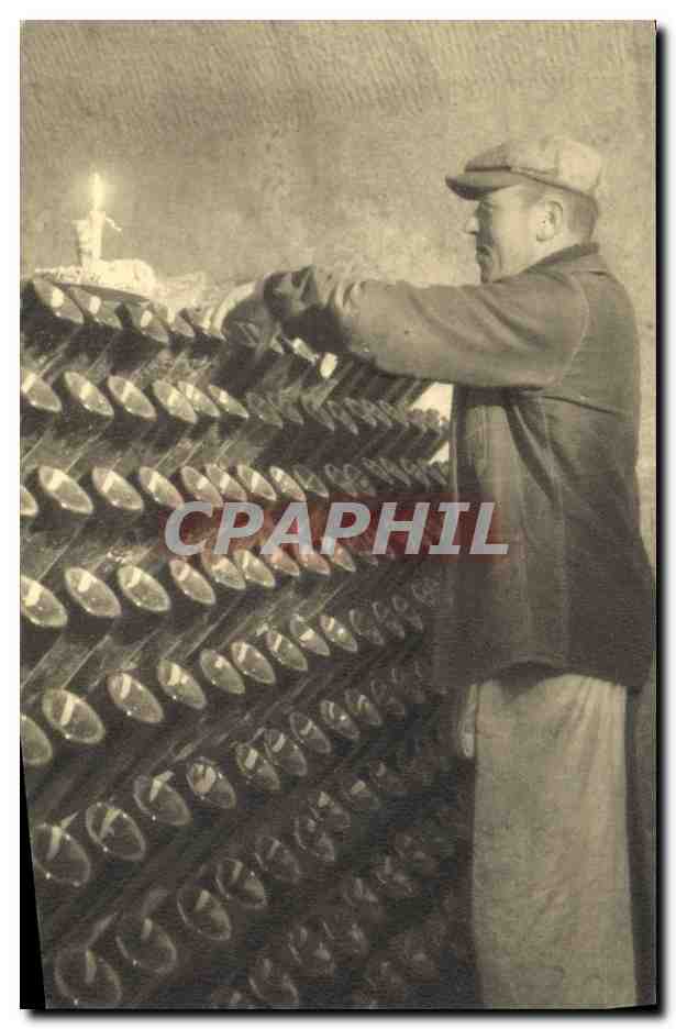 CPA Folklore Vin Vendange Champagne Perrier Jouet Epernay Un remueur