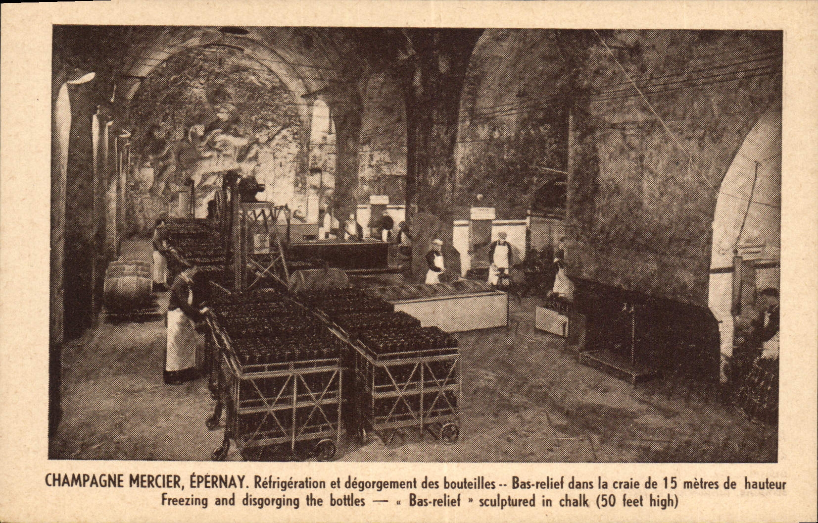 CPA Folklore Vin Vendange Champagne Mercier Epernay Refrigeration et degorgement des bouteilles Bas relief dans la craie