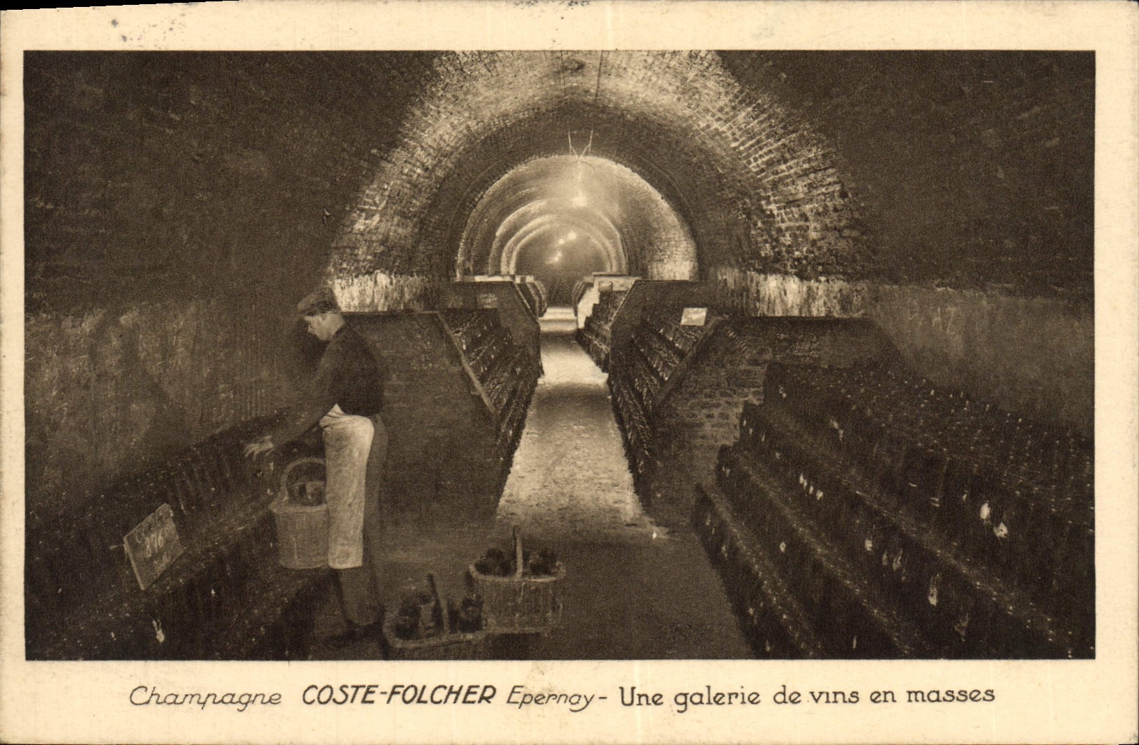 CPA Folklore Vin Vendange Champagne Coste Folcher Epernay Une galerie de vins en masses