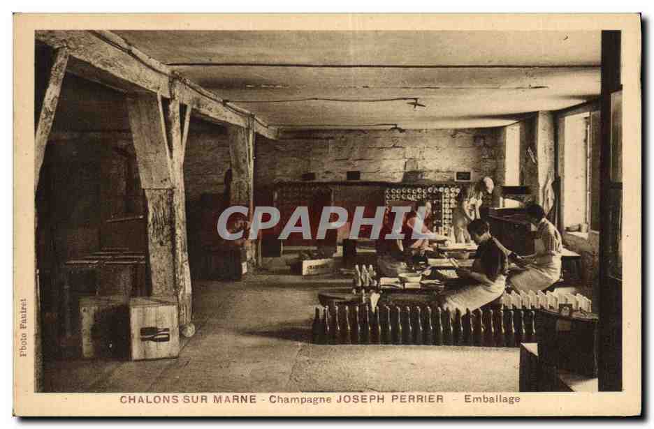 CPA Folklore Vin Vendange Champagne Chalons sur Marne Joseph Perrier Emballage